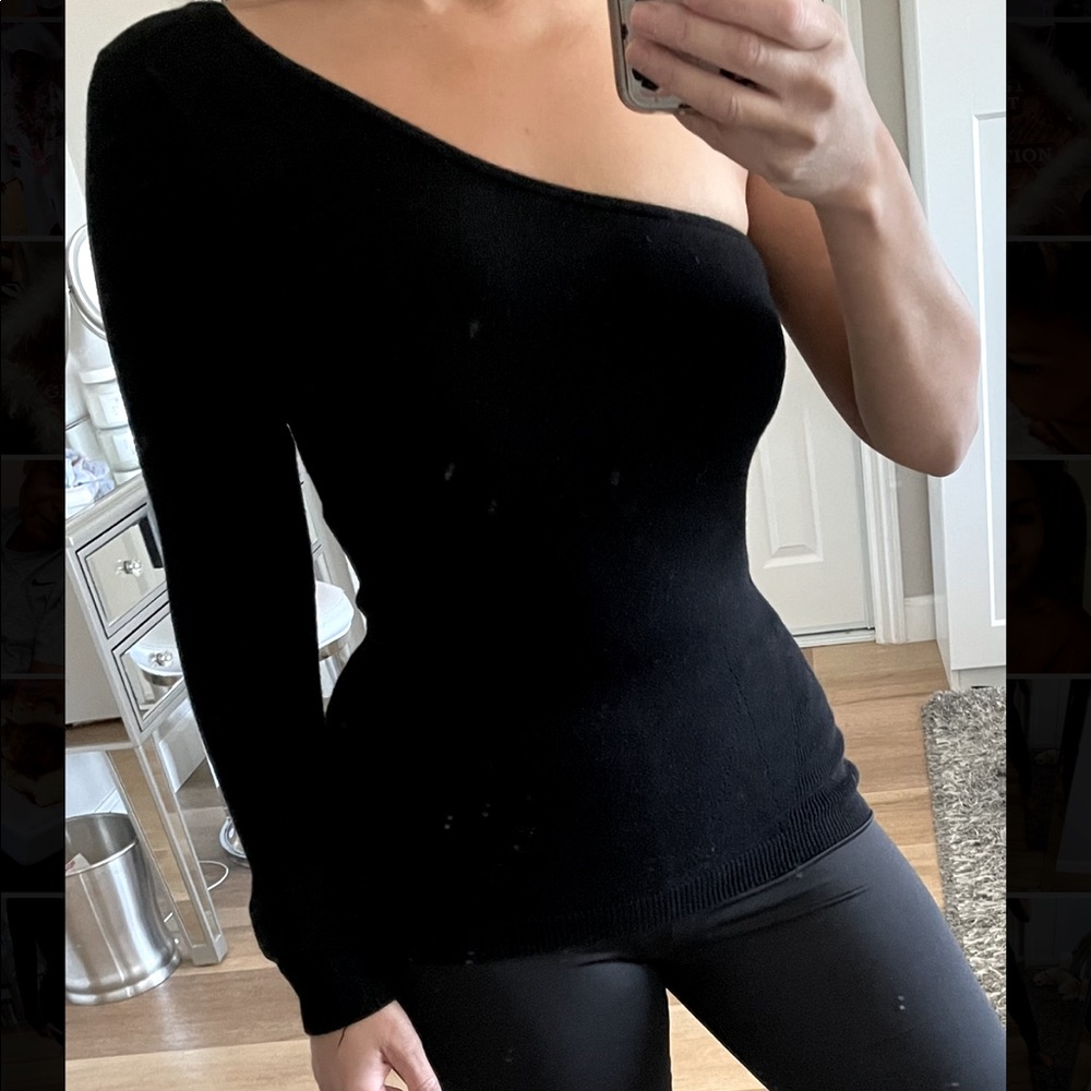 Guess One Sleeve Top